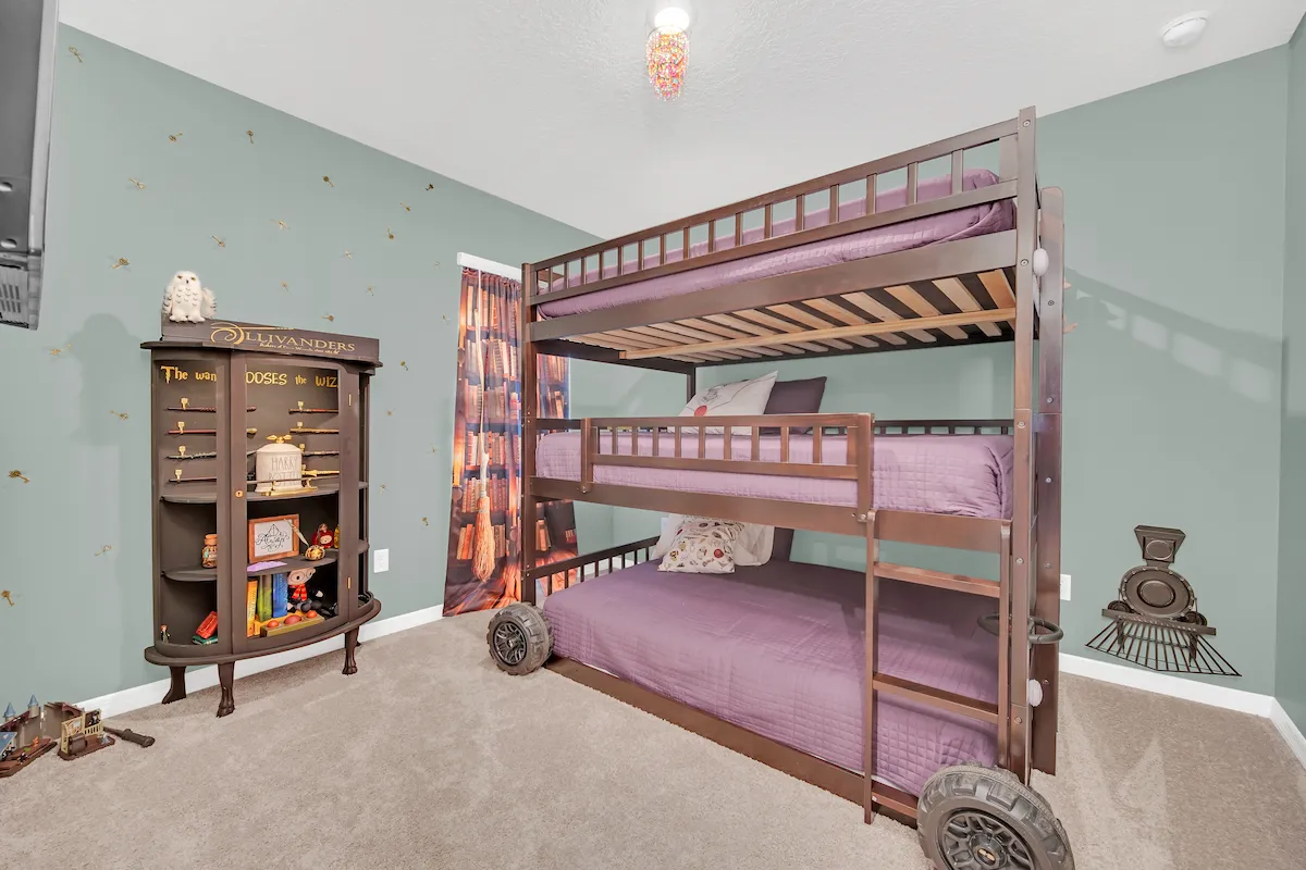 Triple-decker Harry Potter bunk bed